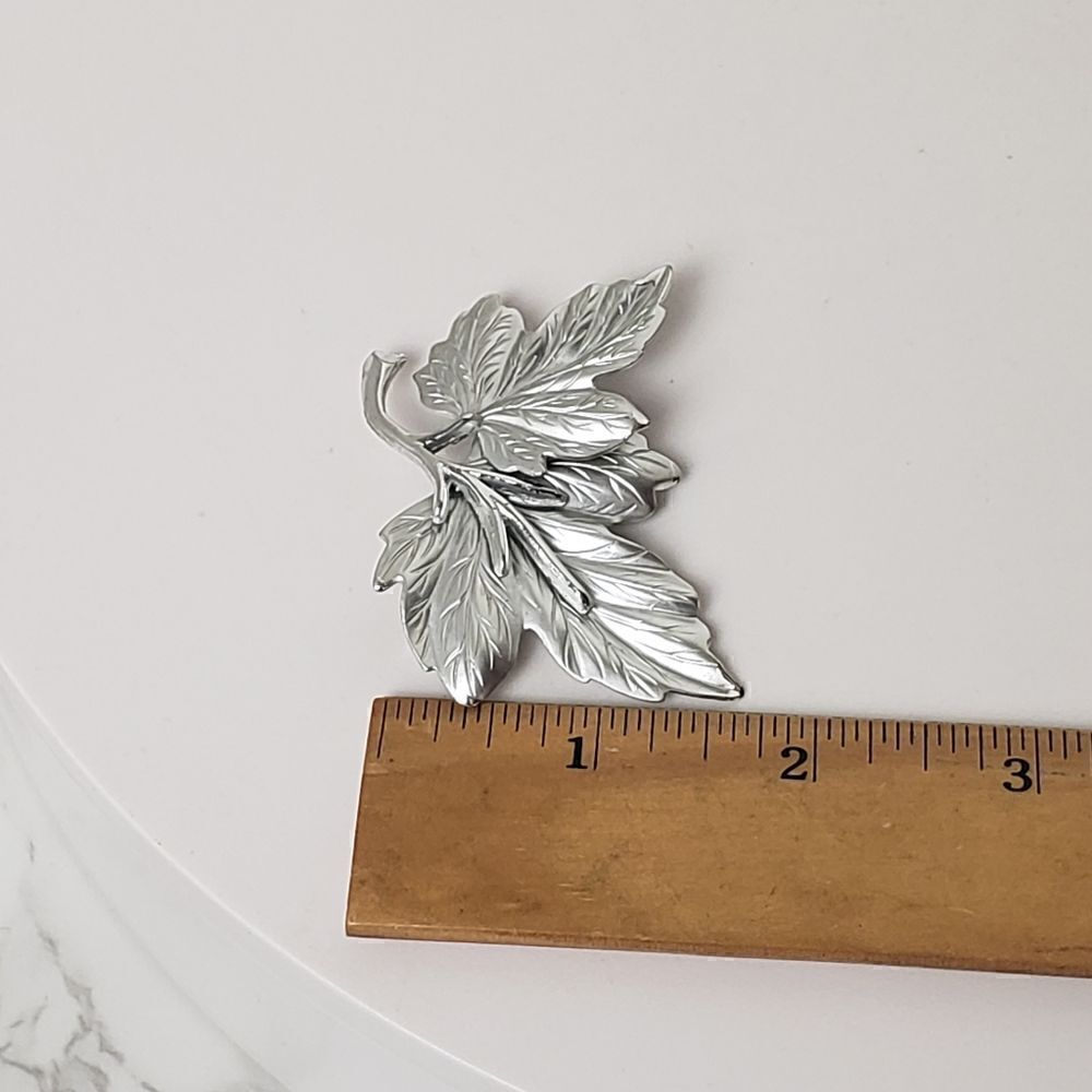 SILVER-TONE MAPLE LEAVES Brooch Pin - Picture 4 of 5